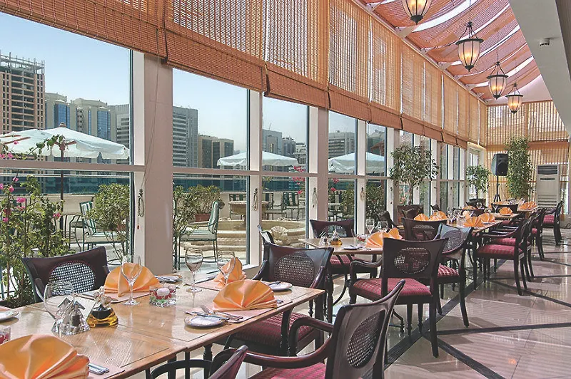 Corniche Hotel Abu Dhabi 5*,